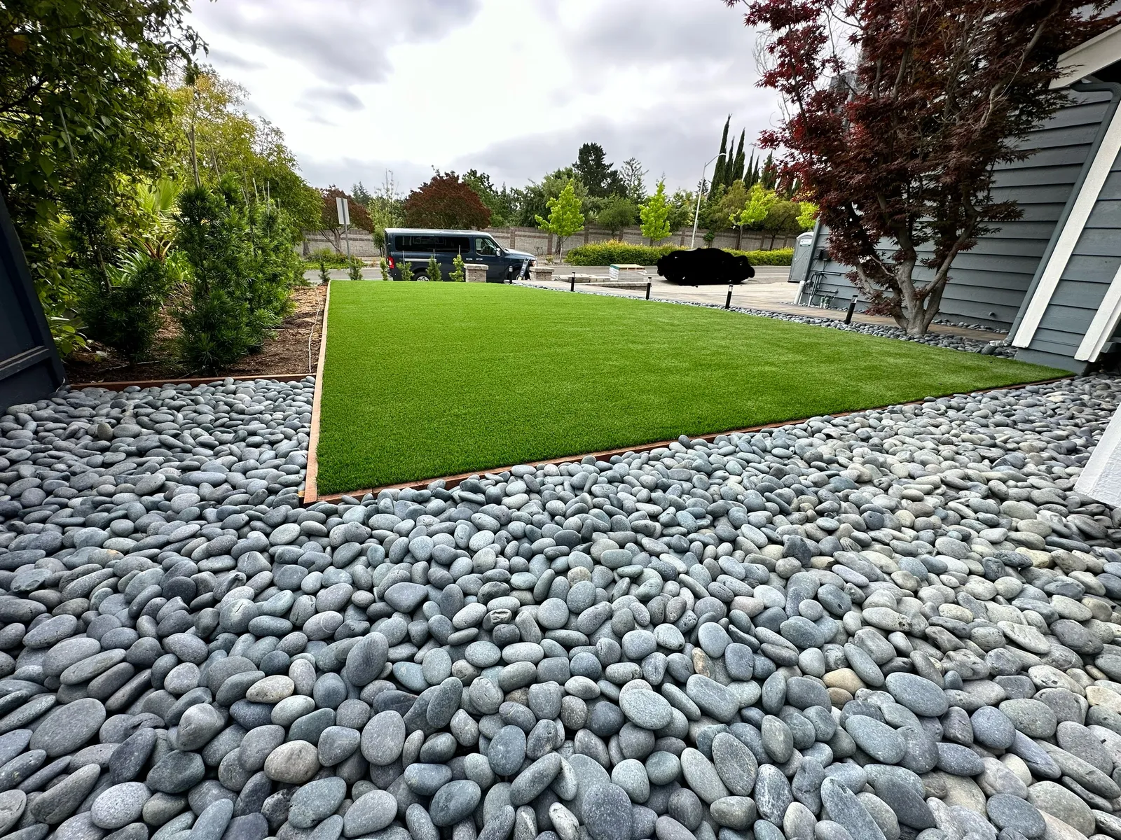 Turf Lawn with Stone Pebble Border