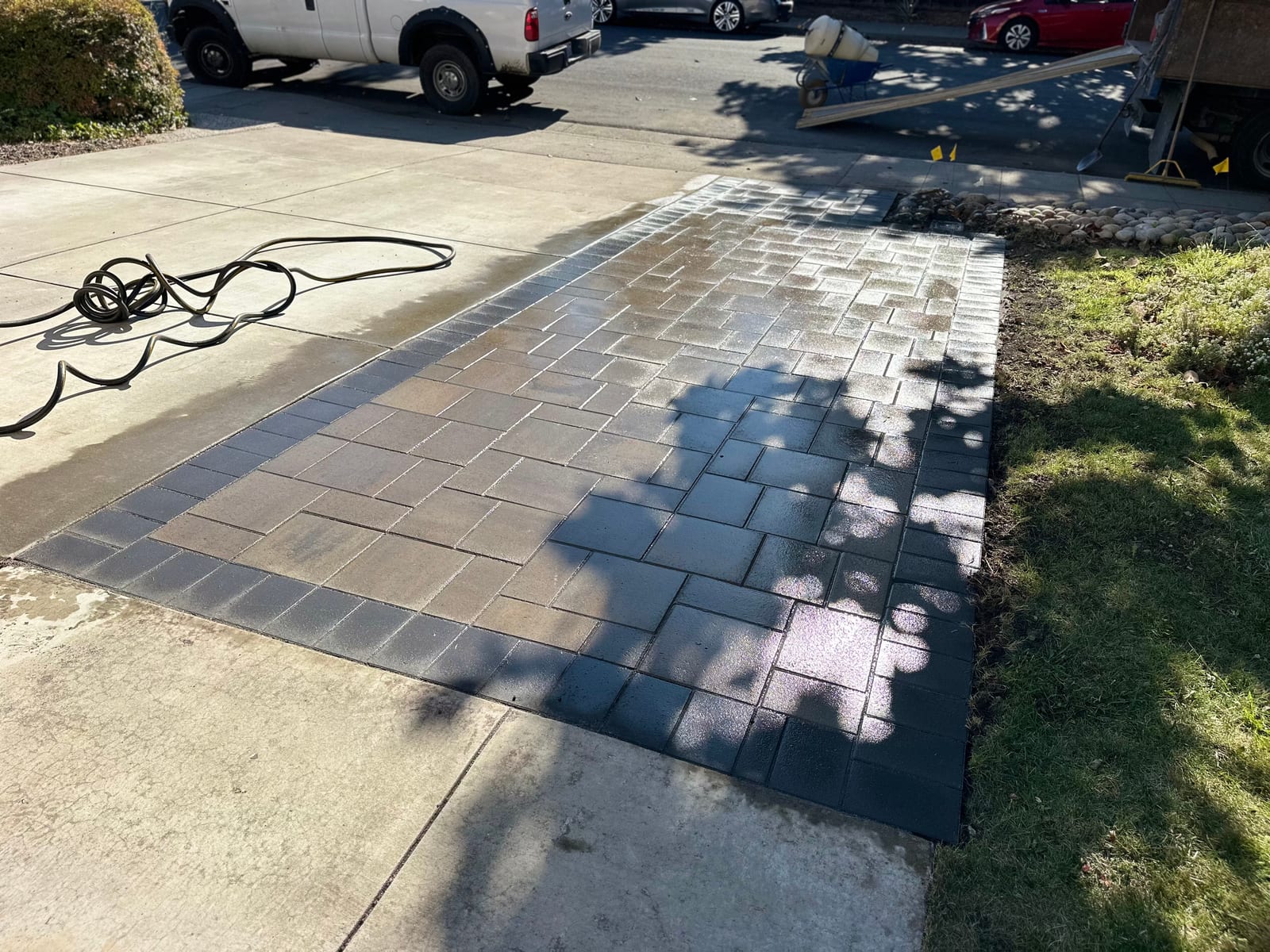 Paver driveway with a dark contrasting border installed by Royal Outdoor Solutions in Alameda, CA